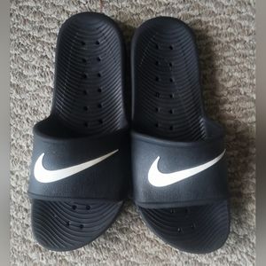 Slides - Nike - Men 9 - Women 10 - Shower - Pre-Owned - Great Condition